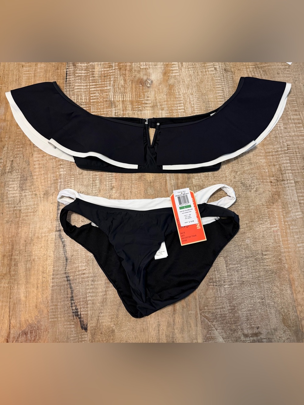 Women’s NWT Gianni Bini black and white bikini size L. NWT